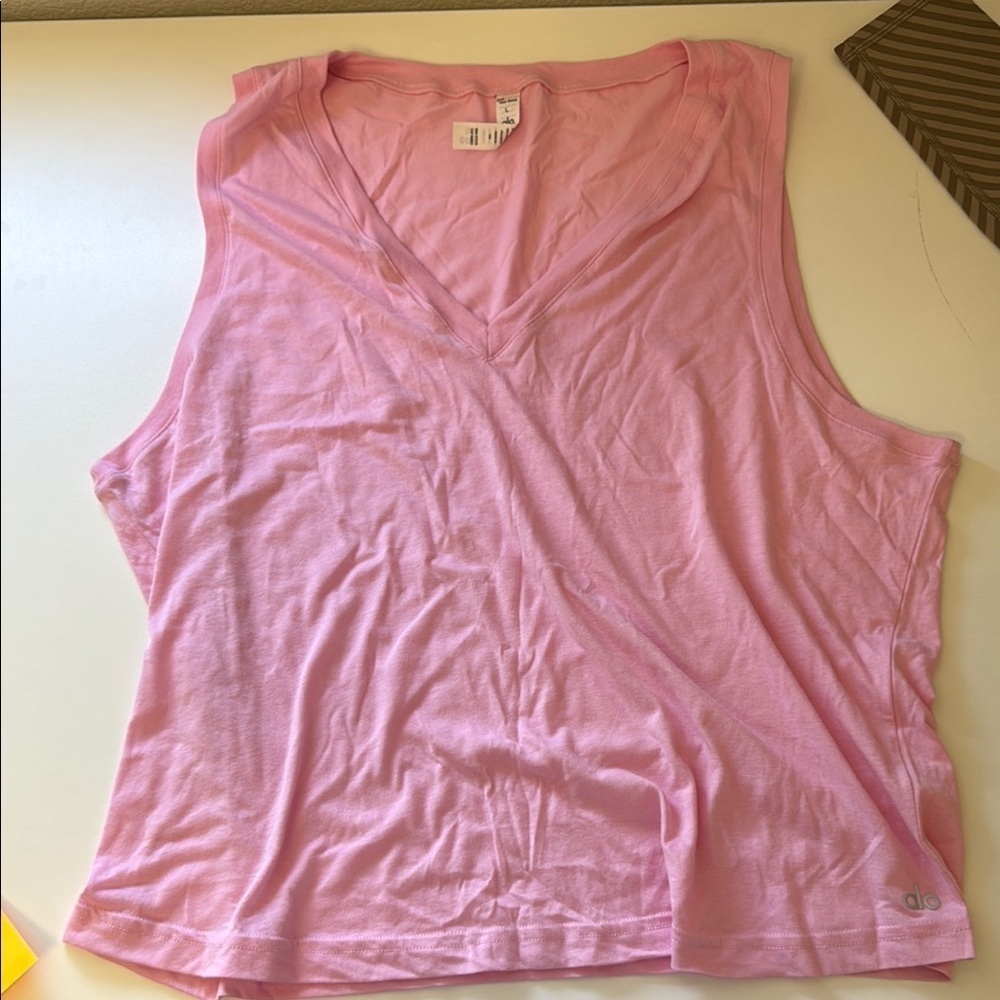 ALO Yoga Women's Light Pink V-Neck Tank Top